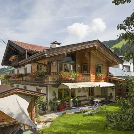 Haus Atzl-Fuchs Außensansicht Sommer