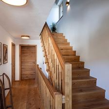 Kinkara_Lodge_Lendstrasse_42_Kirchberg_Stiegenhaus
