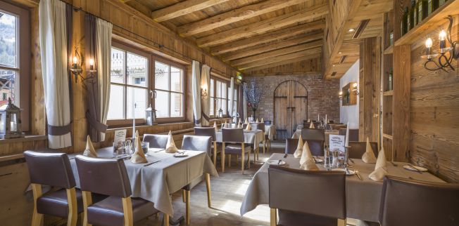 /media/gridteaser/rustikale-stube-im-restaurant-3.webp