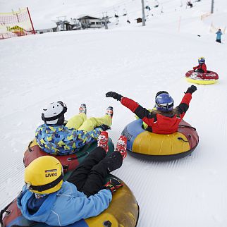 /media/gridteaser/snow-tubing-c-tvb-kitzbueheler-alpen-brixental-fotograf-michael-rathmayr.webp