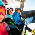 /media/kitzbueheler-alpen-ski-hero-familie-wallner-sitzt-am-sessellift-c-daniel-gollner-1.webp